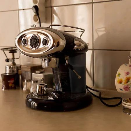 Adam's House * Tríkala